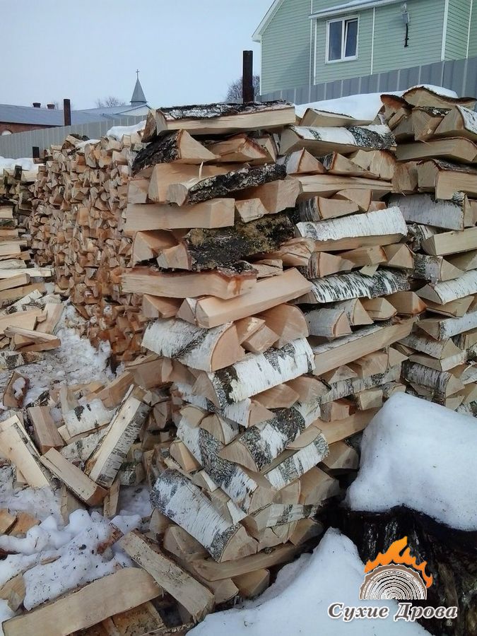 Купить дрова от производителя. Дрова сухие. Дрова берёзовые колотые. Распил дров. Сухие стоячие дрова.