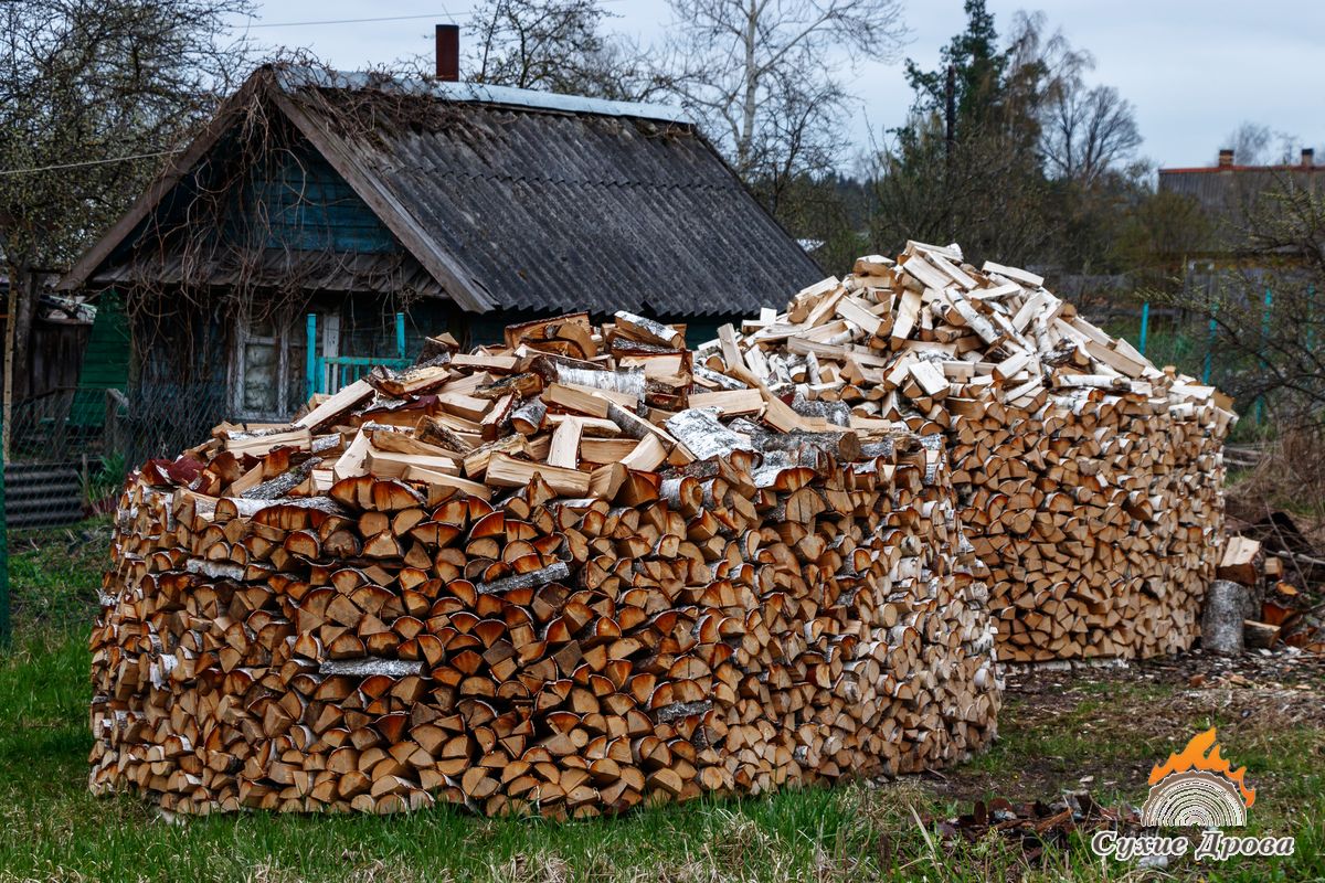 как складывать колотые дрова